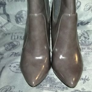 Women's size 6 ankle boots